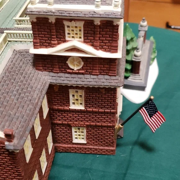 Department 56 Independence Hall - Picture 10 of 17